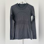 Lululemon  Swiftly Tech Long Sleeve Crew
Heathered Black size 10 Photo 2