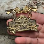 Signed AJC Merry Christmas Pin Brooch Gold Tone Dangling Plaque Photo 8