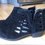 Bobbie & Brooks Bobbie Brooks Sz 6 Ladies Black Cut Out Booties NEW NWT Photo 1