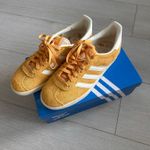 Adidas  Originals Gazelle sneakers in Preyel, Off White, & Cream White Photo 3