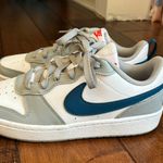 Nike tennis shoes size 6 kids women’s 8 Photo 0