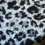 Zyia  Brilliant High Rise 7/8 Leggings Sz 2 Snow Leopard Print Side Pockets Photo 14