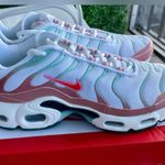 Nike - Airmax Plus (GS) White/Siren Red - Red Stardust |6Y/7.5US/38.5EU - NIB Photo 8