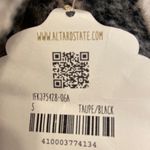 Altar'd State Very cute, oversized, shacket. Perfect to pair with a dress and thigh high boots Photo 3