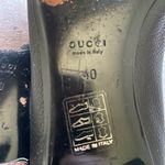 Gucci Black and Gold Leather Flats with Chain Detail Authentication provided Photo 4