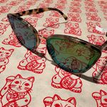 Franchescas sunglasses NWT Green Photo 3