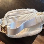 Lululemon WHITE AND GOLD SHERPA BELT BAG NWT Photo 4