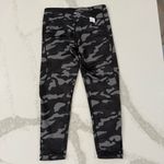 Vineyard Vines  Performance Reversible Leggings Women’s Medium Whale/Camo Print Photo 9