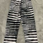 Nike 💜 Pro Capri Leggings Woman’s Zebra Stripped Dri Fit Athletic Pants, Size S Photo 3