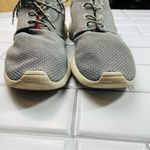 Nike WOMENS ROSHE RUN SNEAKER
511882-005 GRAY PINK SIZE 9 Photo 7