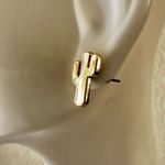 Sugar Rush Tarte dainty gold tone cactus stud earrings Photo 4