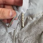 Lululemon Women’s Hotty Hot Swiss Dot Gray Shorts Size 8 Photo 6