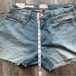 Universal Threads NWT Universal Thread Curvy Vintage Denim Midi Jean Shorts Size 10 Raw Hem Photo 4