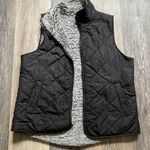Black Quilted Reversible Gray Sherpa Zip Up Vest Size Medium Cozy Winter Layer‎ Photo 1