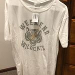 Le lis NWT -  COLLECTION Weekend Wildcats Womens Cotton Graphic T-Shirt Large Photo 0