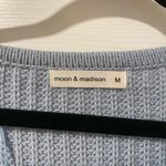 moon & madison Sky Blue V Photo 3