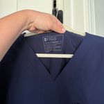 FIGS  Catarina One-Pocket Navy Blue V-Neck Shirt Short Sleeve Top Scrub Tech Photo 2