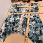 One World  Women’s 1X Turquoise Floral V-Neck Flutter Sleeve Sharkbite Hem Tunic Photo 10