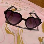 Black heart sunglasses Photo 3
