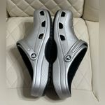 Crocs  CLASSIC METALLIC CLOG Silver shoes women’s 12 men’s 10 Photo 4