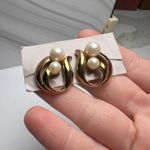 Avon Faux Pearl Gold Tone Stud Pierced Earrings NWOT Photo 6