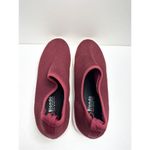 Blondo ‎ Sneaker Womens Size 8 Burgundy Red Knit Pull On Waterproof Shoes Photo 5