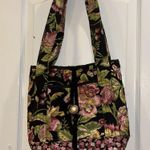 BLACK QUILTED FLORAL TOTE BAG
BUTTON EMBELLISHMENT CLOSURE
EXCELLENT CONDITION Photo 7
