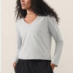 Athleta  M Essentail V-Neck Top Grey Heather Medium Photo 0