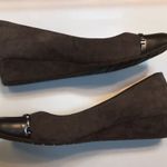 Anne Klein iFlex Women’s Maysel Faux Leather Brown Chain Link Detail Wedges Photo 3