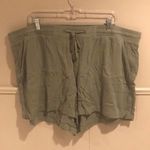 Boutique Green Flowy Shorts Photo 0