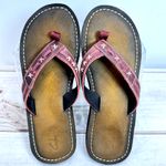 Clarks Clark’s Burgundy Genuine Leather Flip Flops Sandals Western Boho Comfy Size 7M Photo 1