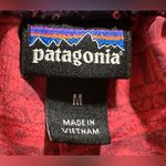 Patagonia Barely Baggies shorts with an Aztec geometric pattern Pink size Medium Photo 7