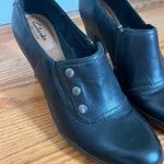 Clarks  Artisan Vermont Terrace Black Leather Pumps Photo 1