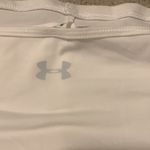 Under Armour Loose/Coupe White V-Neck Short Sleeve Top Photo 6