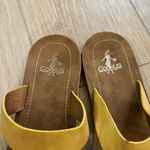 Corkys Women’s Sandcastle Slip On Sandal Sz 10 Yellow Photo 3