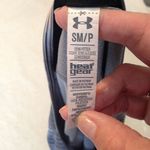 Under Armour  heat gear semi fitted gray stripe top S Photo 3