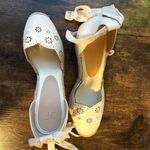 JustFab  Coast to Coast-E Tie Sandal Wedges, Flower / Eyelet, Cream 9 Photo 8