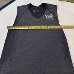Under Armour  Golf Sleeveless Top Gray Athleisure Sporty Workout Blokette L Photo 7