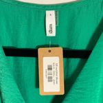 Glam ‎ Kelly Green blouse size small NWT Photo 2