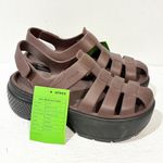 Crocs  Size 7 Brown STOMP FISHERMAN ICONIC COMFORT SANDAL SAMPLE NEW Photo 2