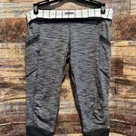 Lululemon Crop pants leggings size 8 black gray Run For Fun athletic wear Photo 3