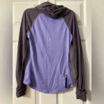 Nike  Dri-Fit purple hooded running shirt‎ Photo 4
