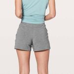 Lululemon Every moment Short 3.5” Photo 7