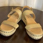 Seven Dials Women's Beige Sandals with Gold Accents Size 9 Photo 0