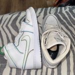 Nike Air Jordan 1 Mid Women’s Photo 0