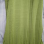 B. Wear  sleeveless V-neck top with wooden beads neckline Photo 6