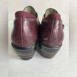Jambu JBU Vegan Suede clogs Burgundy Maroon Size 9.5 GUC! Nurse Nursing Shoes Photo 5