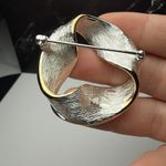 Napier Textured Two Tone Brooch Pin Signed Twisted Ribbon Triangle Photo 7