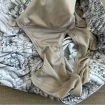 Lululemon Hotty Hot 2.5in White Silver Ditsy Daisy Floral Running Shorts 8 Photo 5