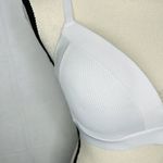 IZOD  Women’s Padded Adjustable Strap White Bra Size 38C Ribbed Fabric Photo 1